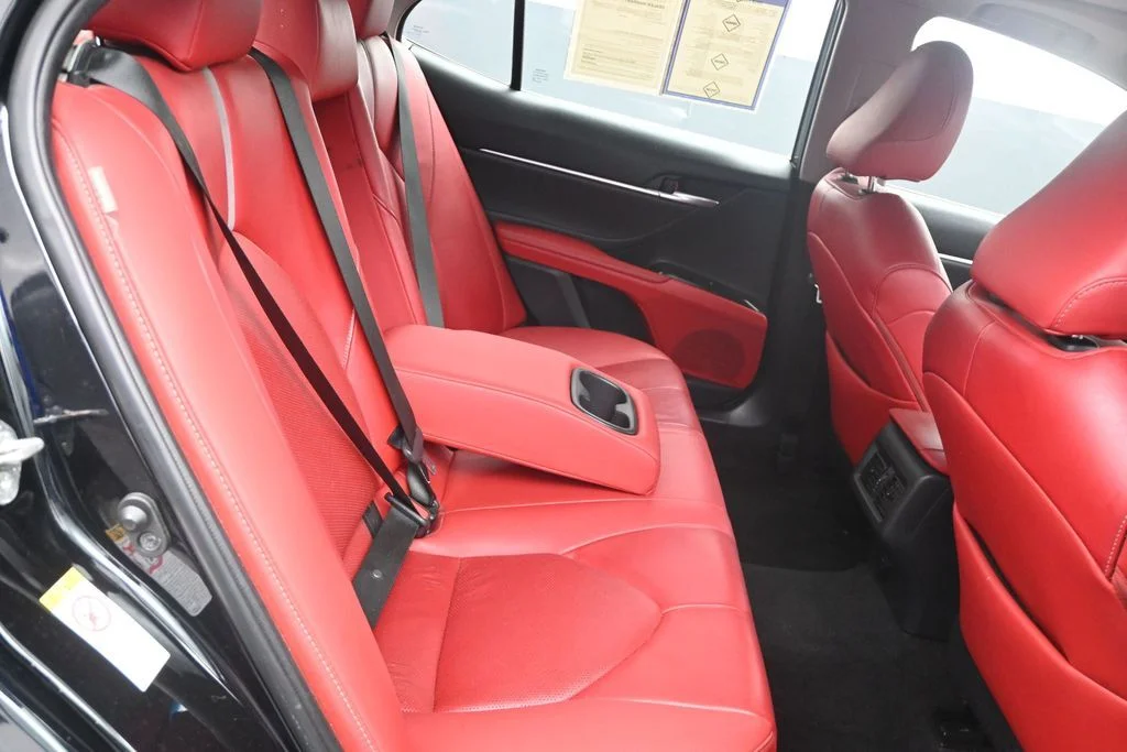 Used 2018 Midnight Black Metallic Toyota XSE image 13
