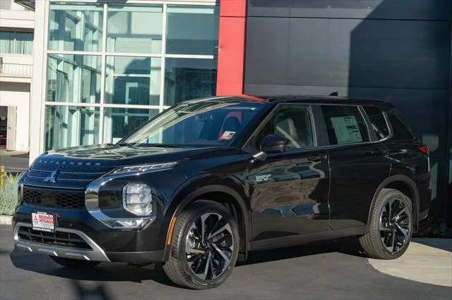 2025 Mitsubishi Outlander Plug-in Hybrid SE S-AWC's photo