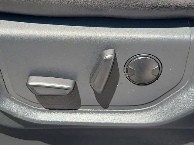Used 2022 White Ford XL image 23