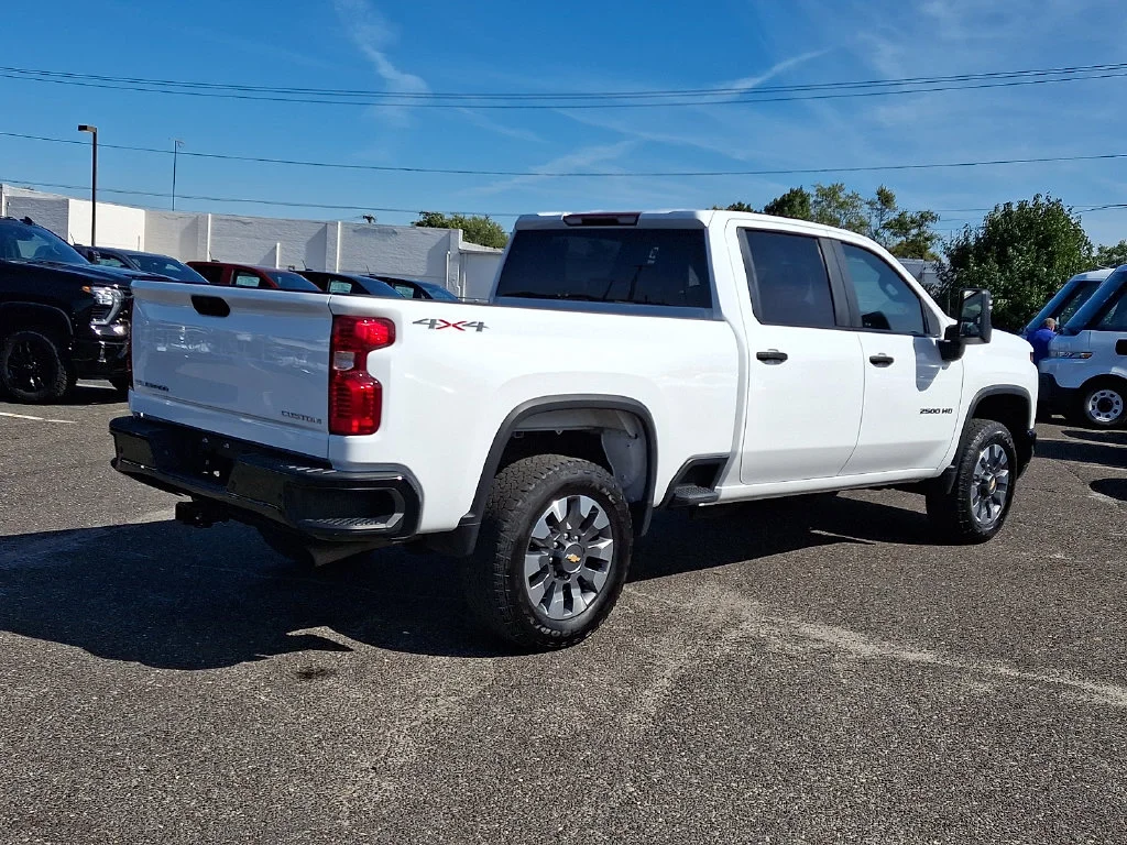 Used 2024 White Chevrolet Custom image 12