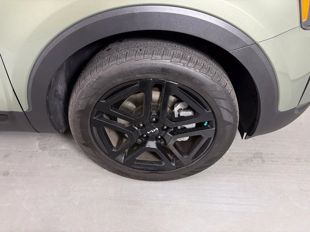 Used 2024 Green Kia EX X-Line image 10