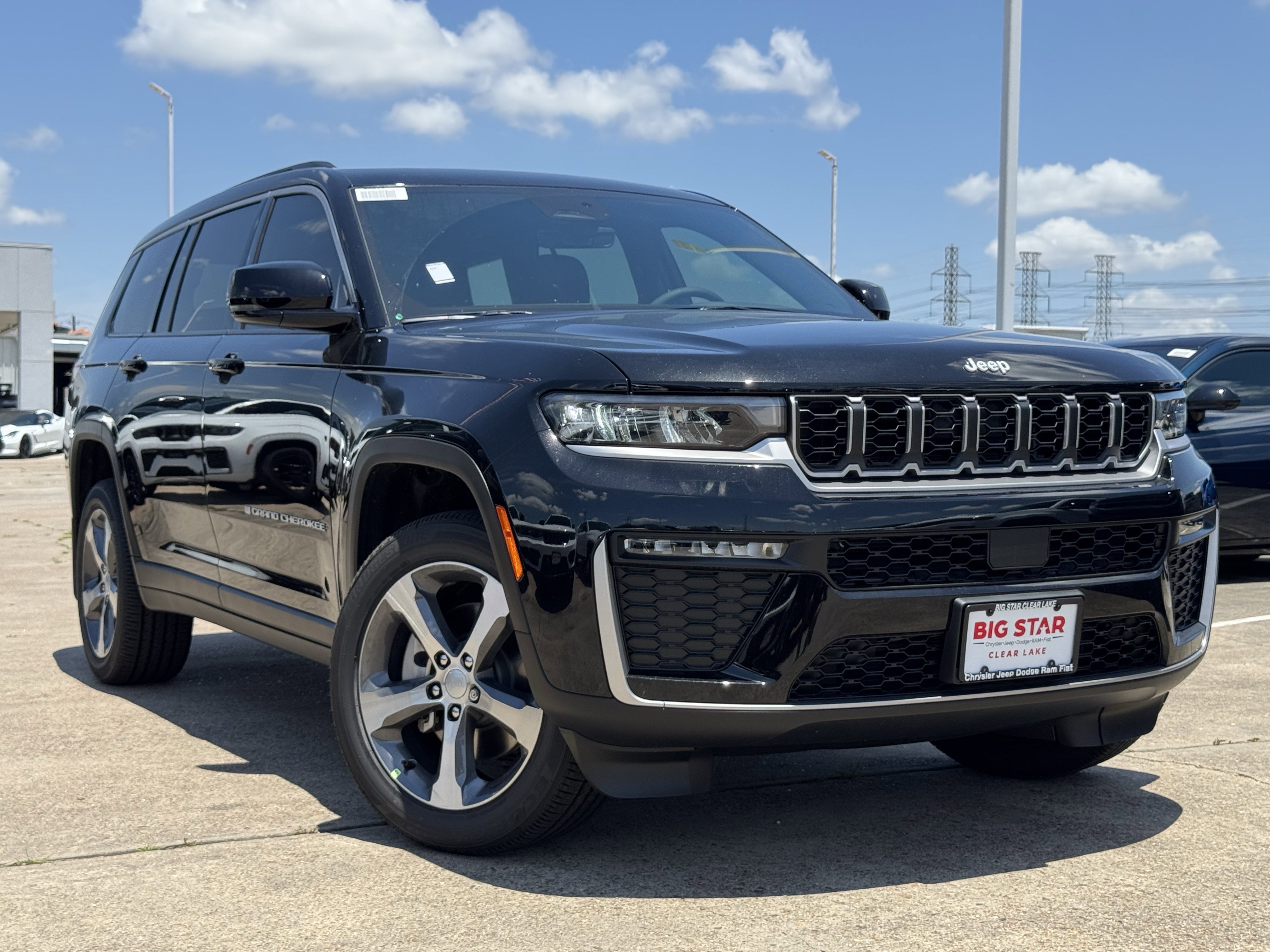New 2026 Diamond Black Crystal Pearl-Coat Exterior Paint Jeep Limited image 2