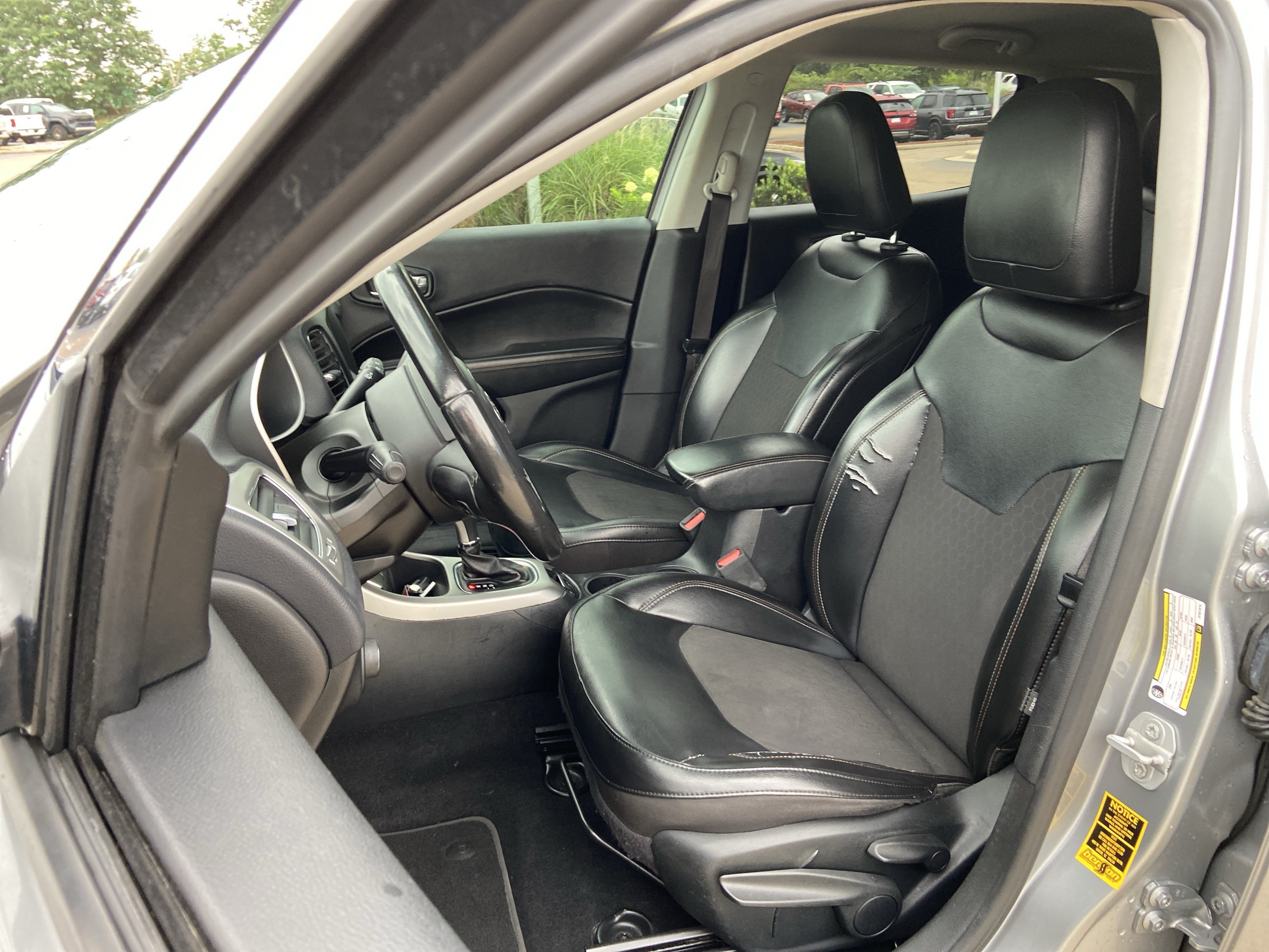Used 2019 Billet Silver Metallic Clearcoat Jeep Latitude image 20
