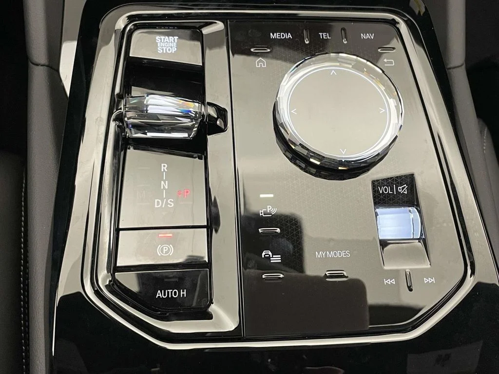 2026 BMW 5 Series 550e - Photo 26