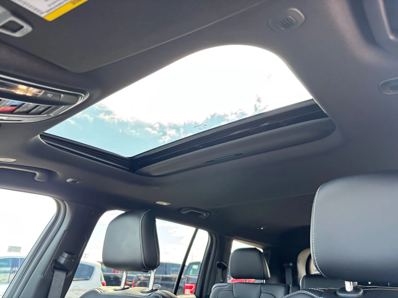 New 2026 Diamond Black Crystal Pearl Jeep Altitude image 23