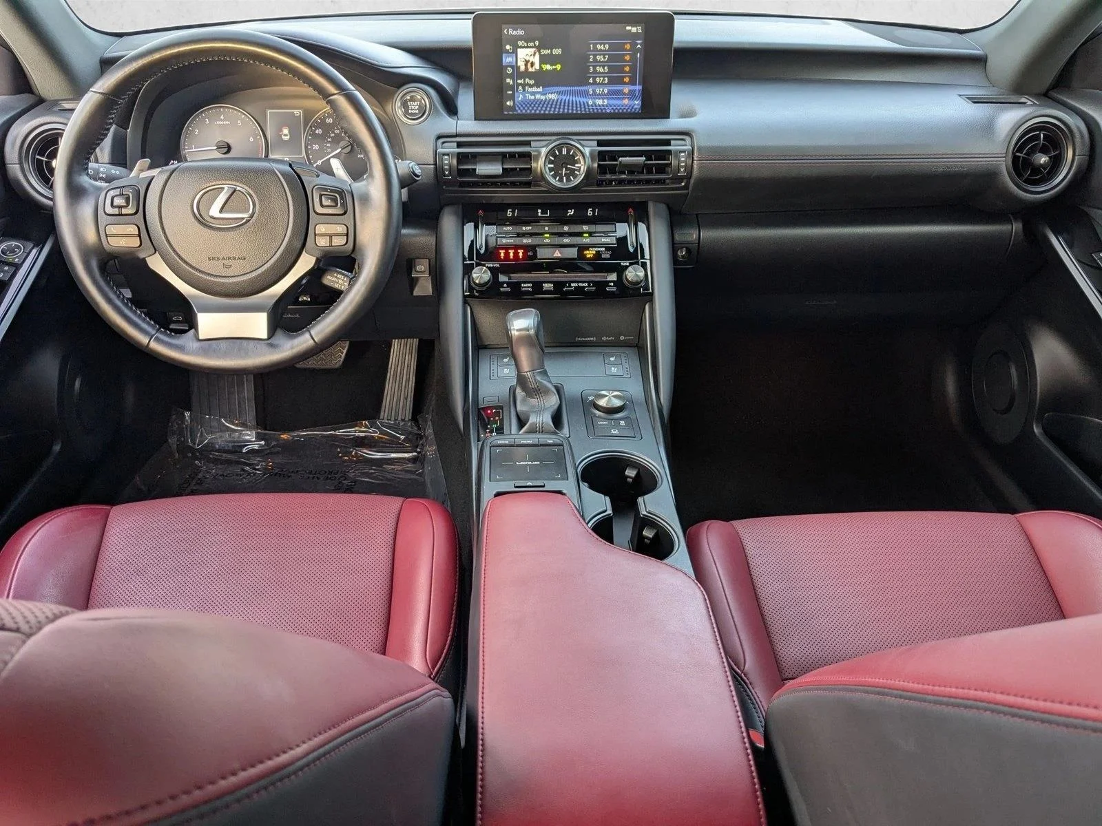 2024 Lexus IS 300 - Photo 17