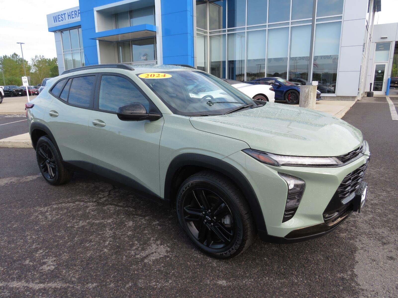 Used 2024 Cacti Green Chevrolet ACTIV image 5