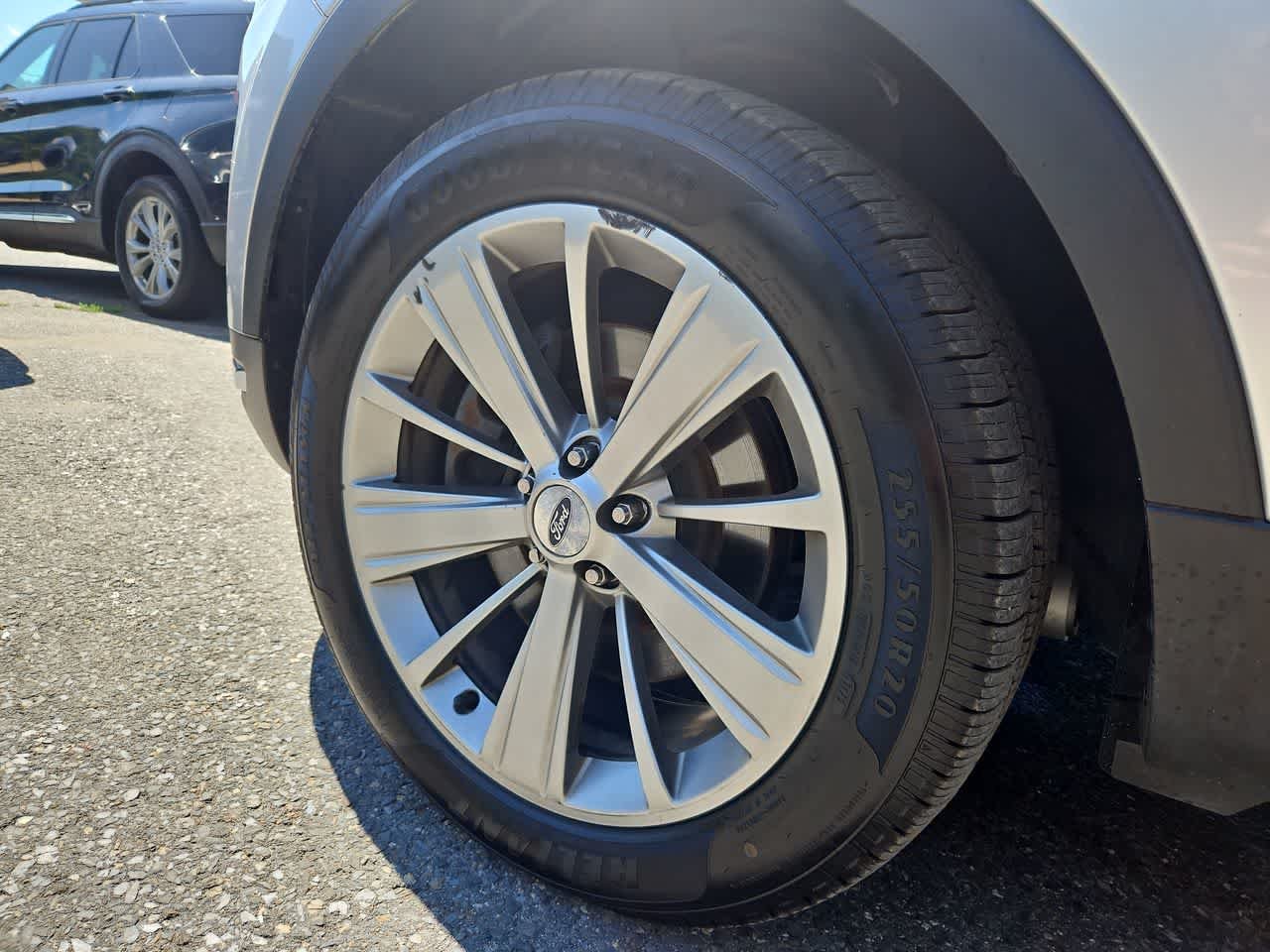 Used 2018 Ingot Silver Ford Limited image 11