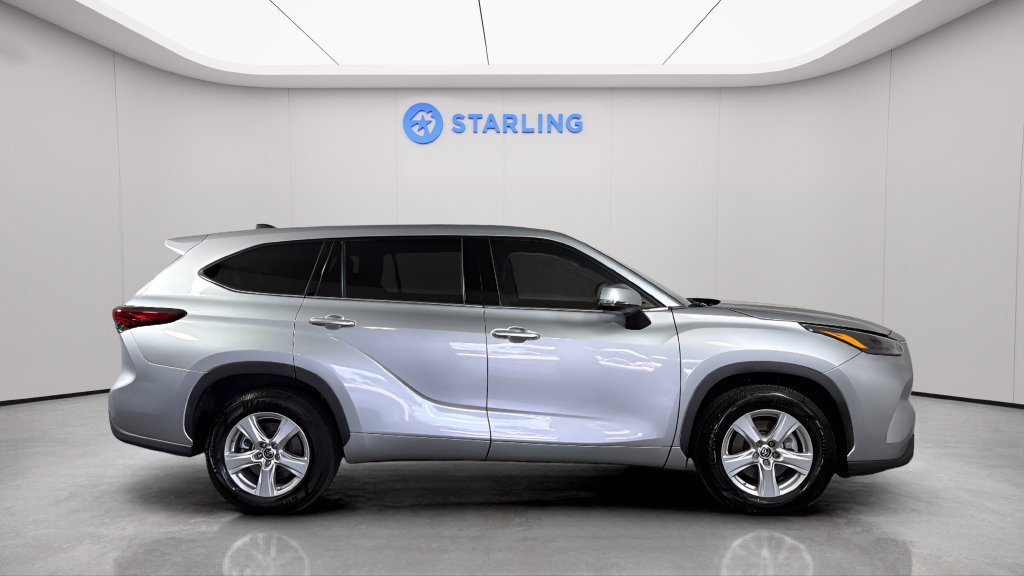 Used 2022 Silver Toyota L image 11