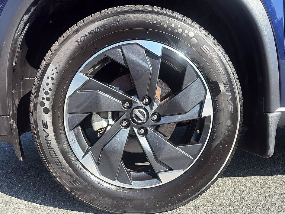 Used 2025 Deep Ocean Blue Pearl Nissan SV image 9