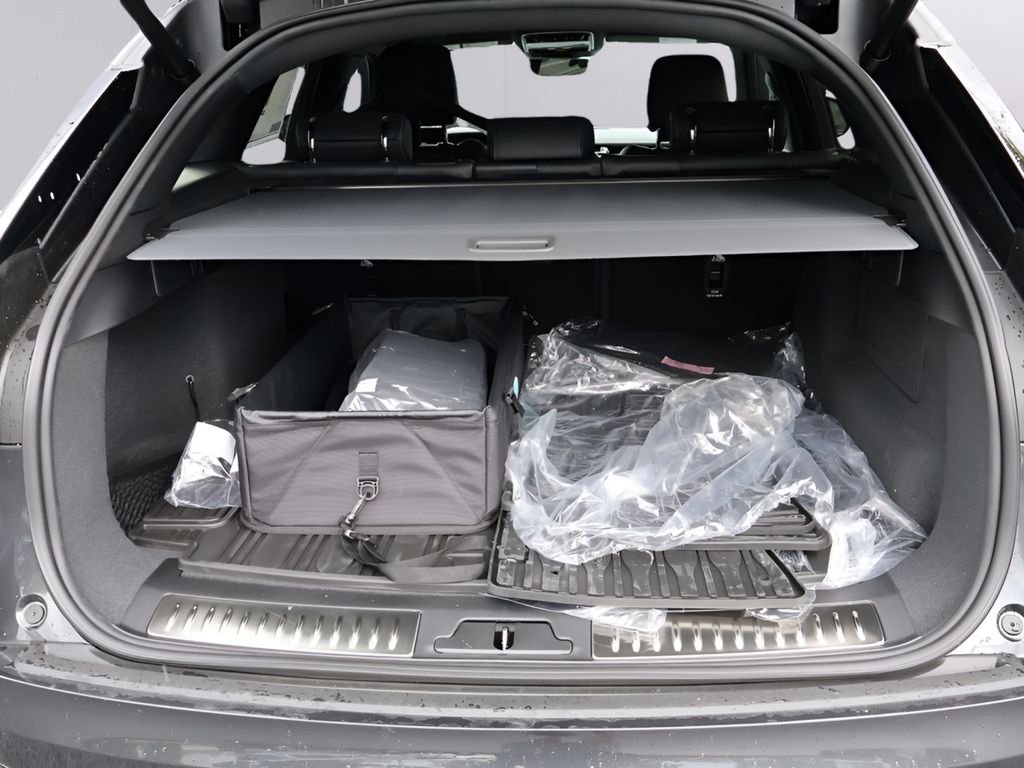New 2026 Carpathian Grey Land Rover  image 15