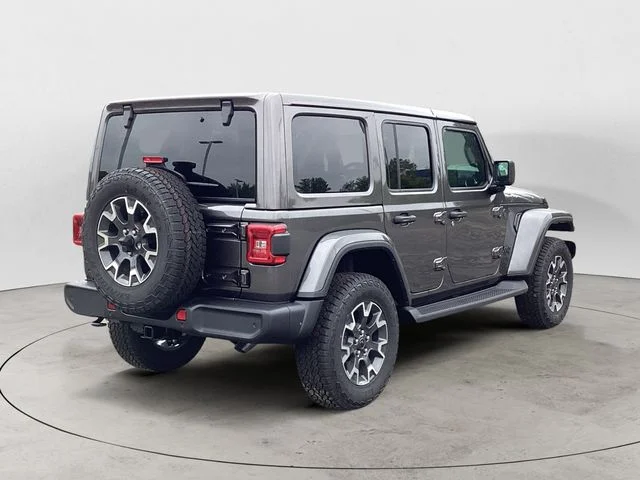 New 2026 Crystal Metallic Jeep 4-DOOR SAHARA image 6