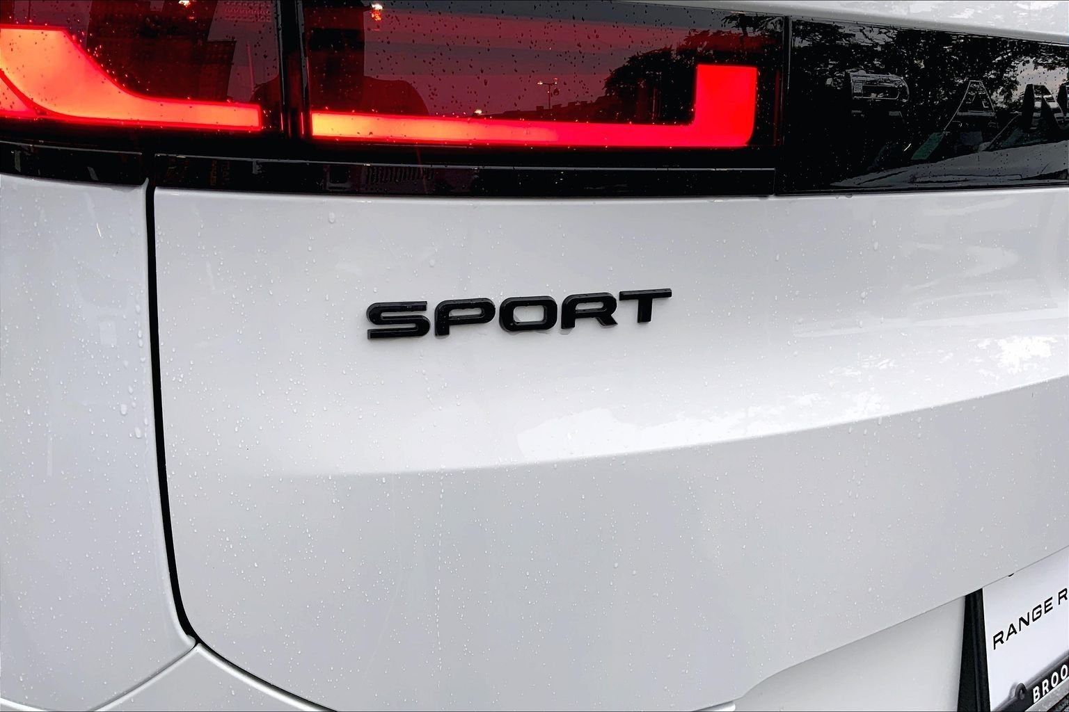 New 2026 Fuji White Land Rover Dynamic SE image 15