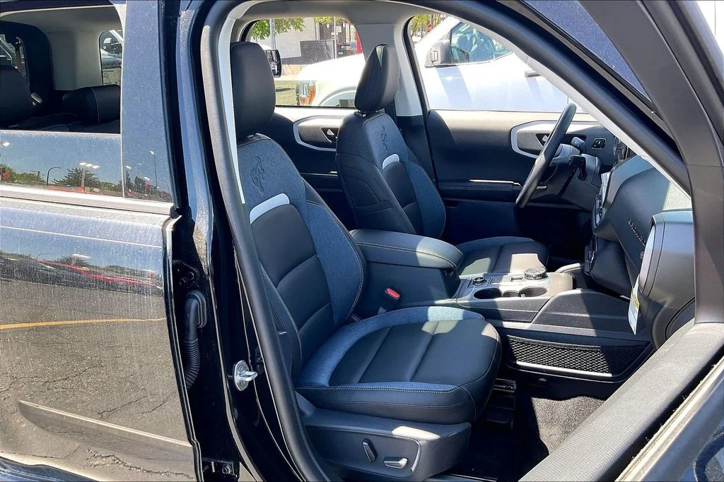 New 2025 Shadow Black Ford Outer Banks® image 6