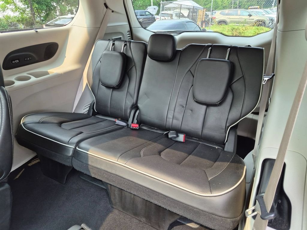 Used 2022 Gray Chrysler Limited image 32