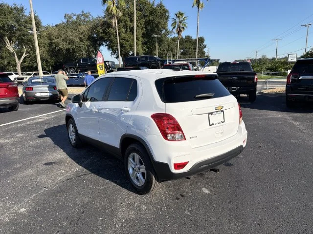 Used 2022 SUMMIT WHITE Chevrolet LS image 7