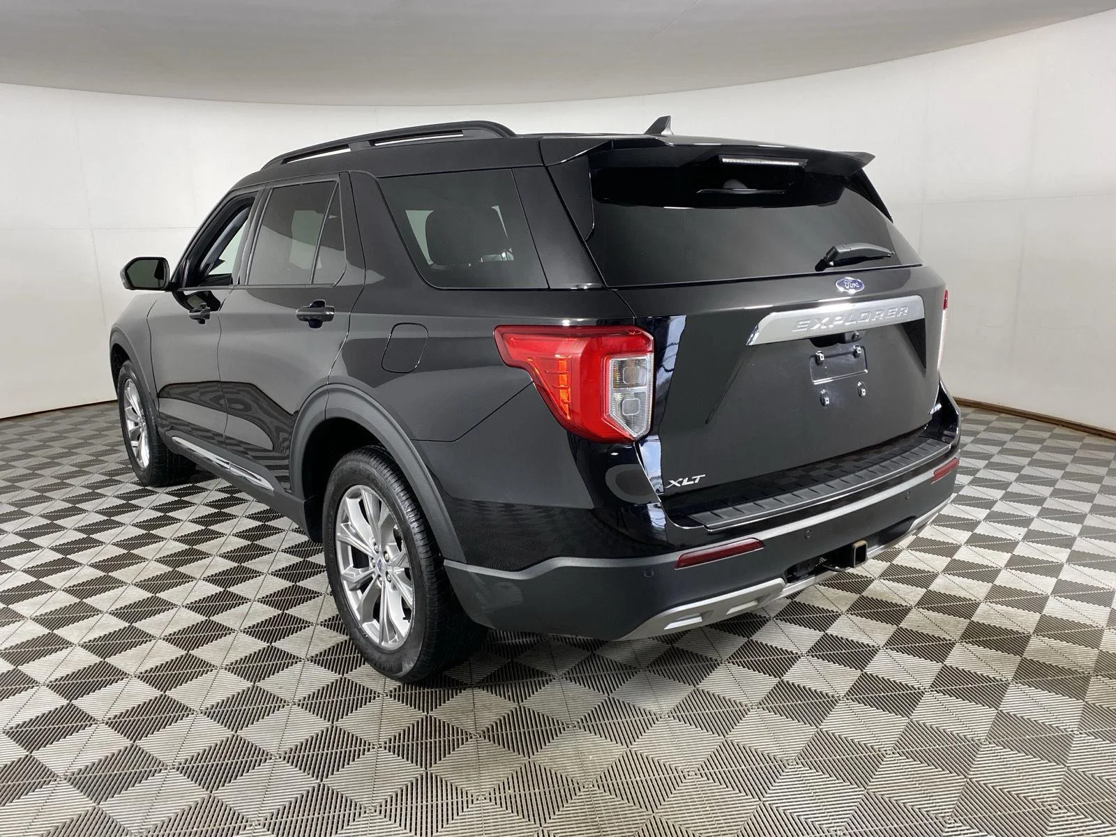 Used 2023 Agate Black Metallic Ford XLT image 8