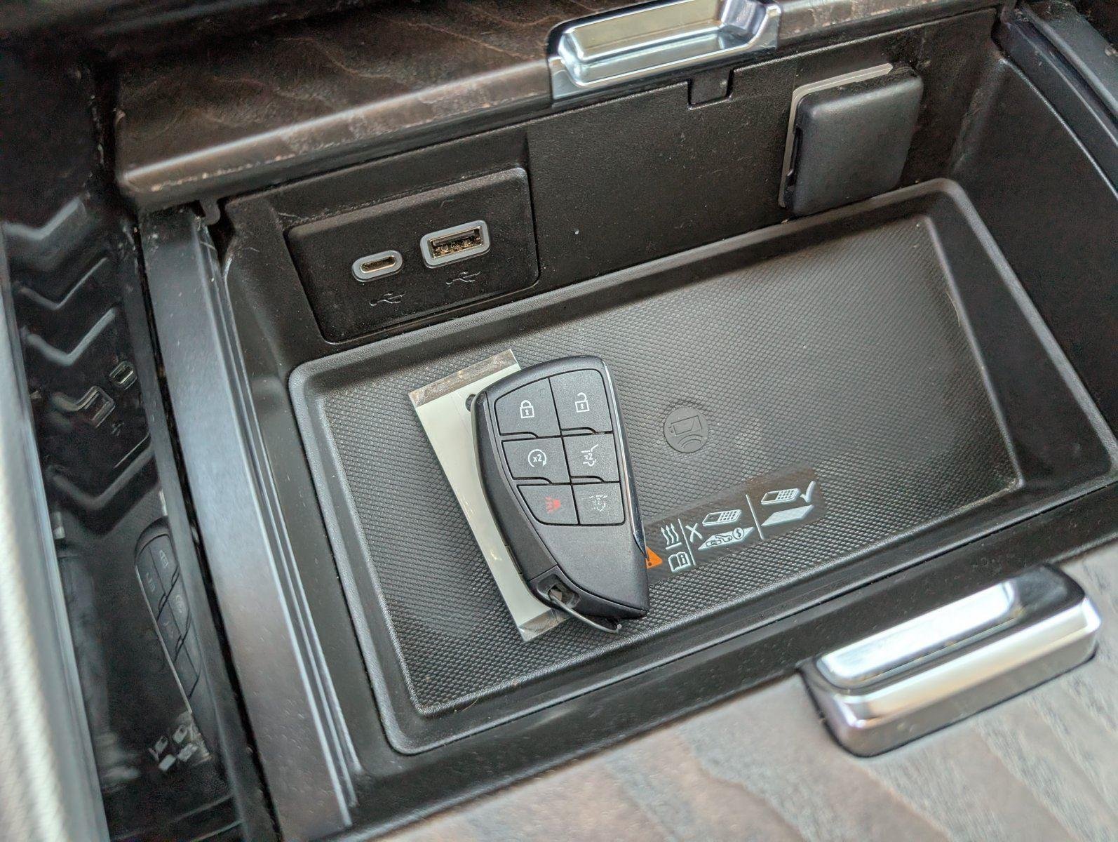 Used 2022 White Frost Tricoat GMC Denali image 21