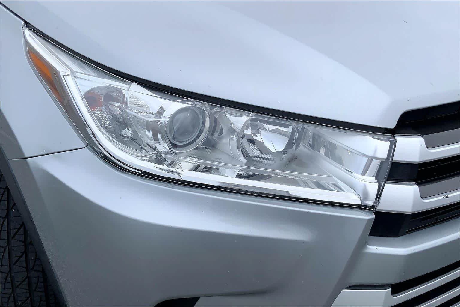 Used 2019 Celestial Silver Metallic Toyota XLE image 24