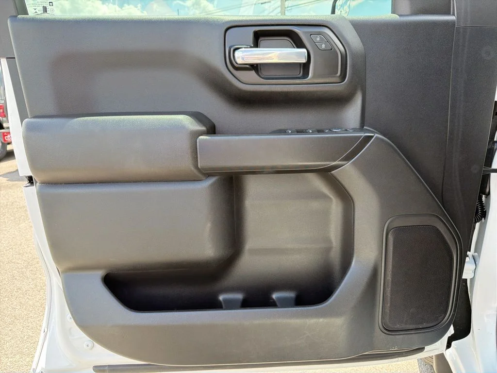 Used 2021 White Chevrolet Custom image 29