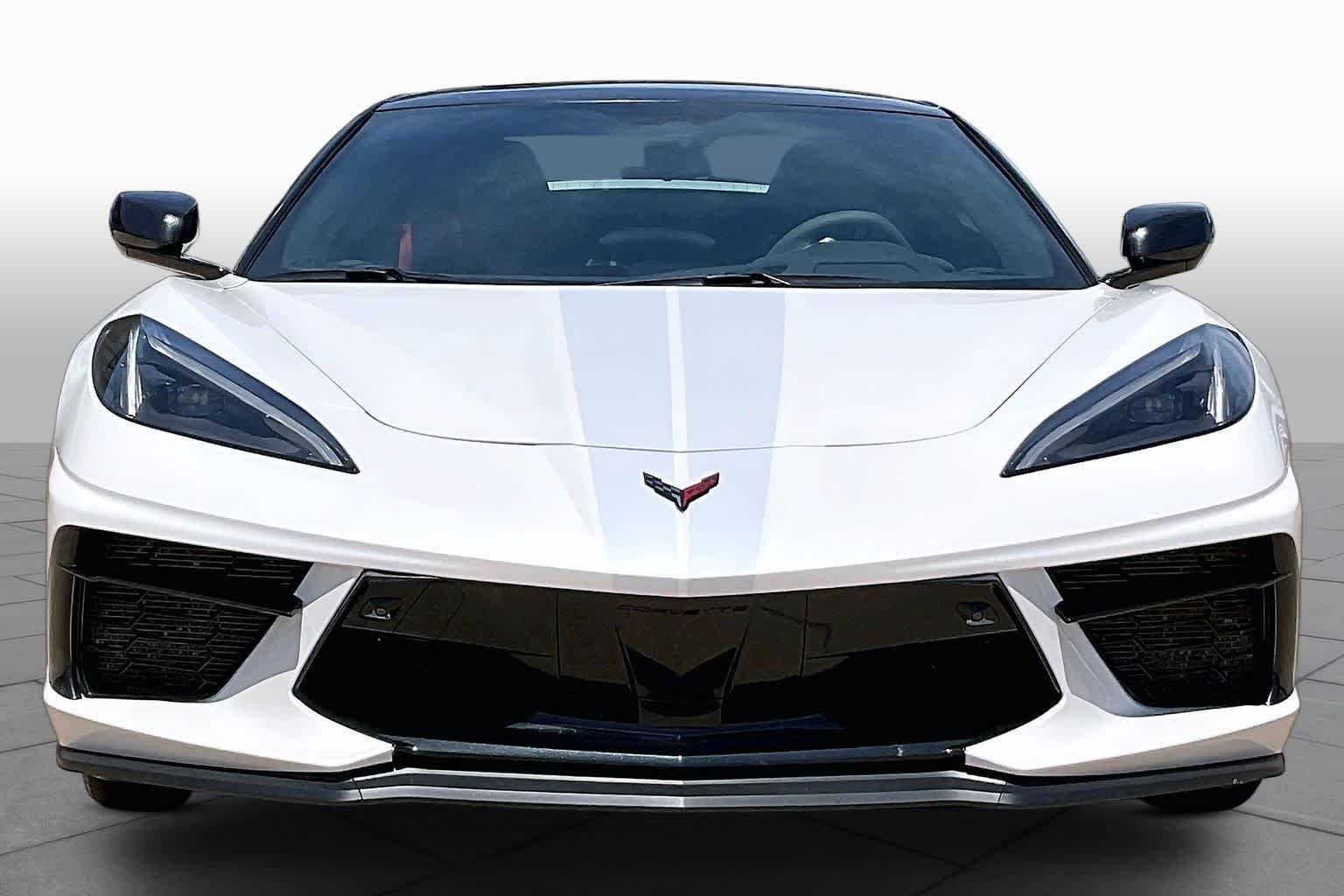 Used 2023 WHITE PEARL METALLIC TRICOAT Chevrolet 3LT image 3