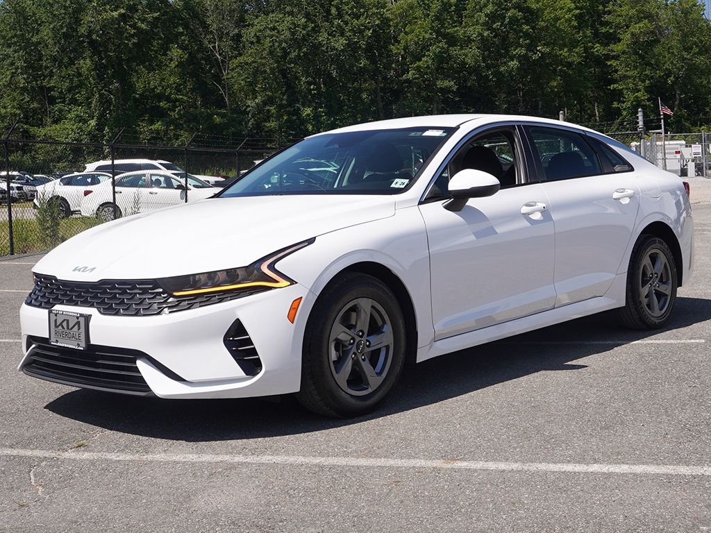 Used 2024 White Kia LXS image 8