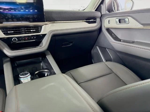 New 2026 Agate Black Metallic Ford Active image 57