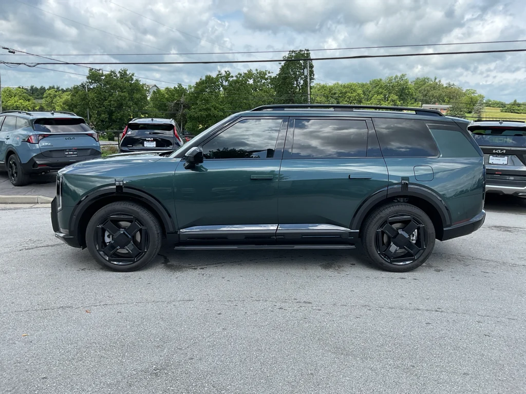 Used 2027 Black Jade Green Kia X-Line SX image 6