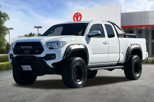 Used 2022 White Toyota SR image 10