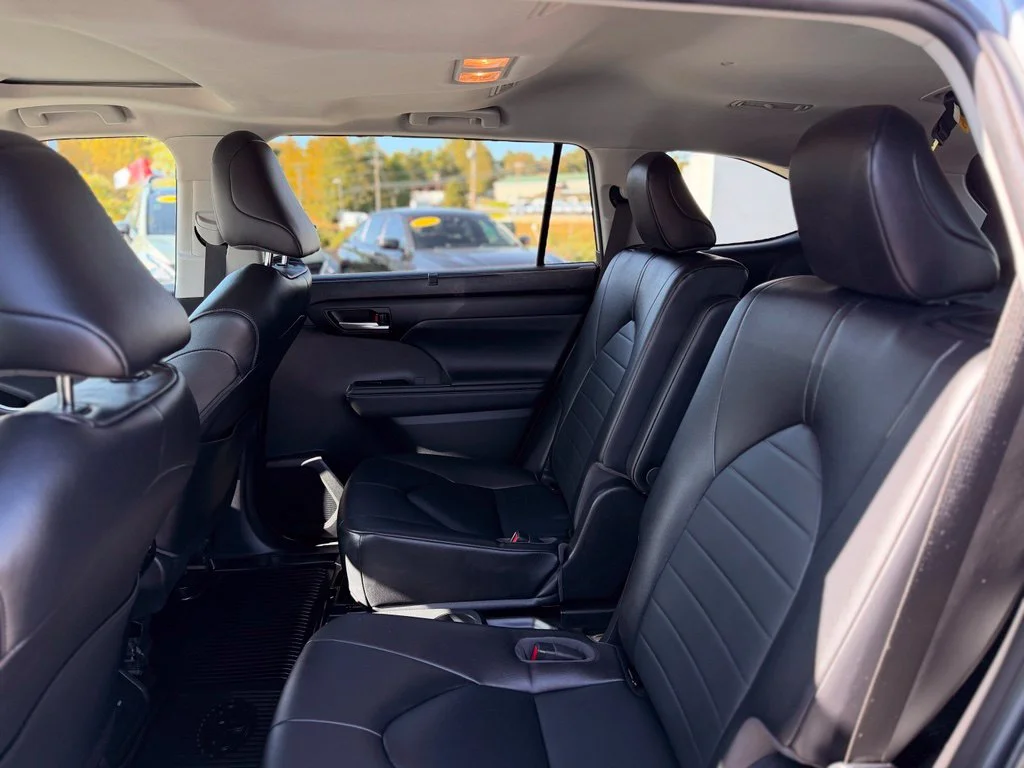 Used 2023 Silver Toyota XLE image 8