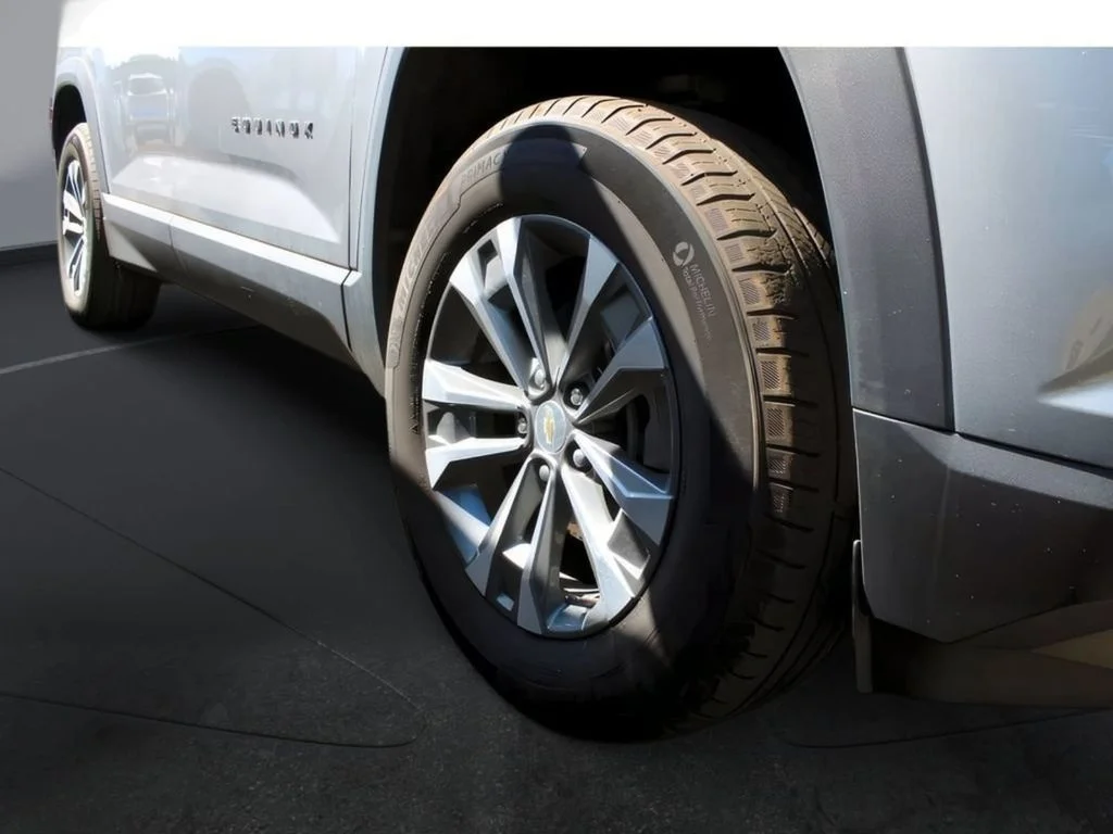 2025 Chevrolet Equinox LT - Photo 8