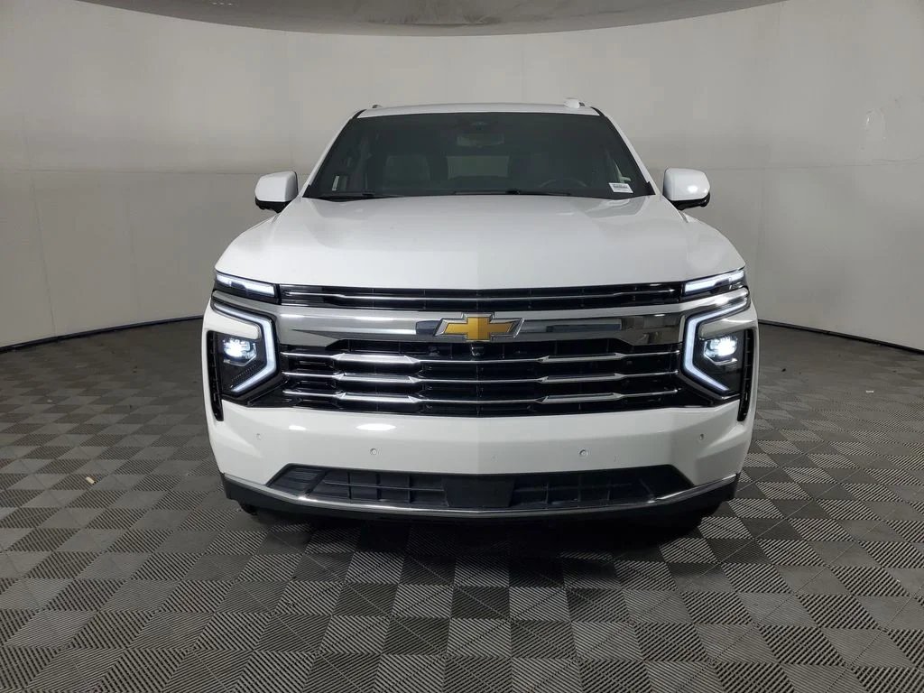 Used 2025 White Chevrolet LT image 9