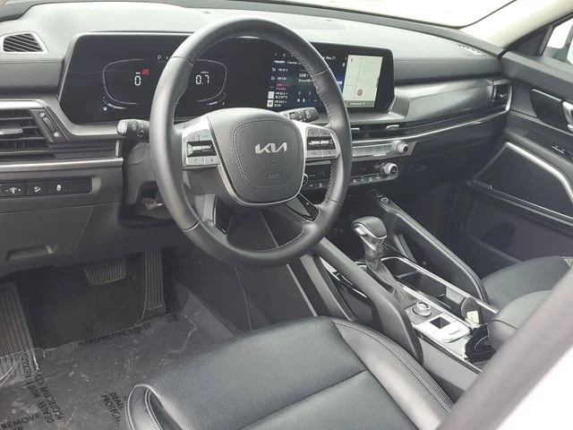 Used 2023 White Kia S image 18