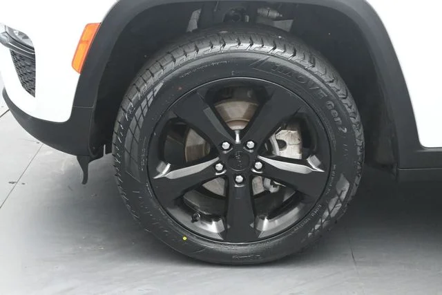 Used 2023 White Jeep Limited image 34