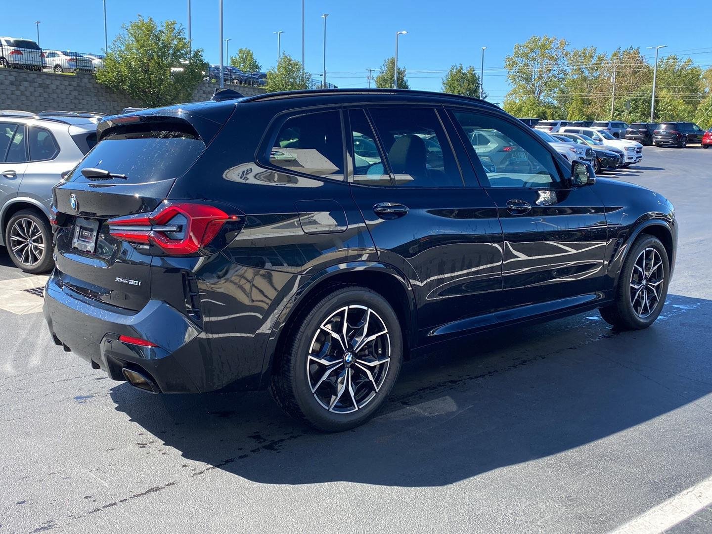 Used 2024 Black Sapphire Metallic BMW xDrive30i image 3