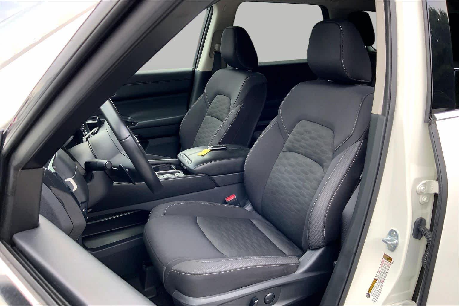 Used 2025 Glacier White Nissan SV image 7
