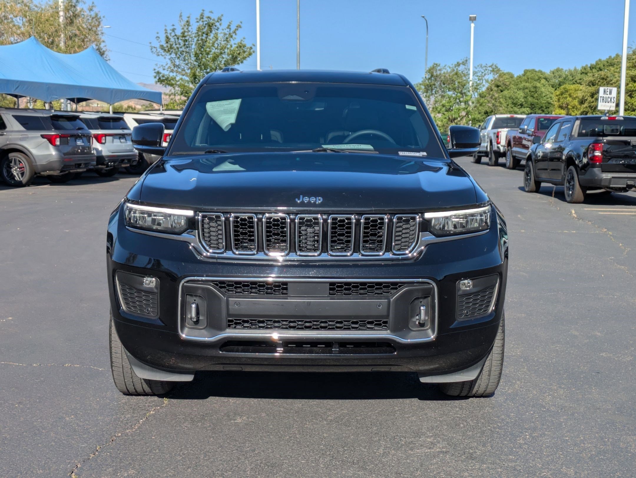 Used 2023 Diamond Black Crystal Pearlcoat Jeep Overland image 9