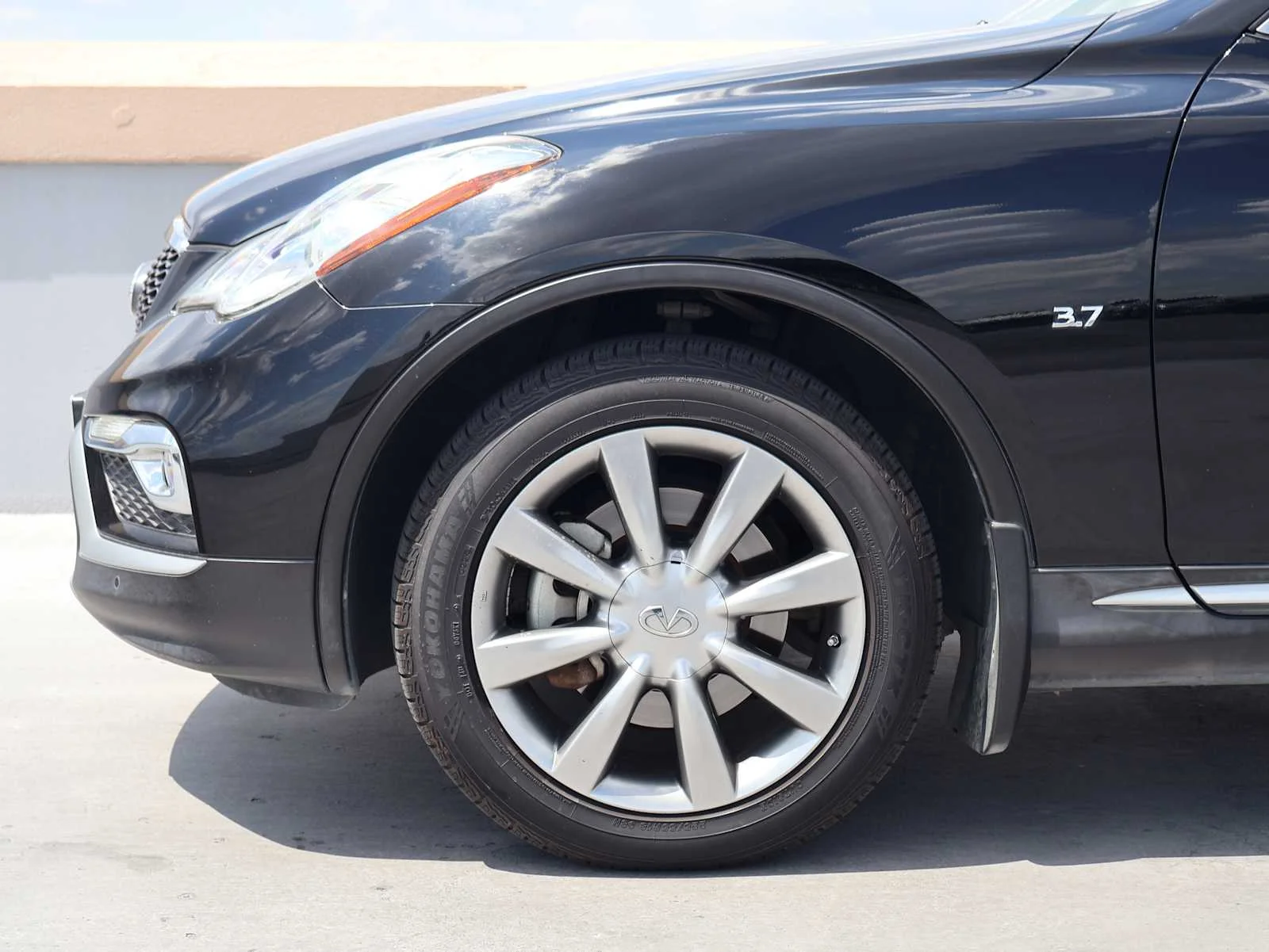 Certified Used 2017 Black Obsidian INFINITI  image 12
