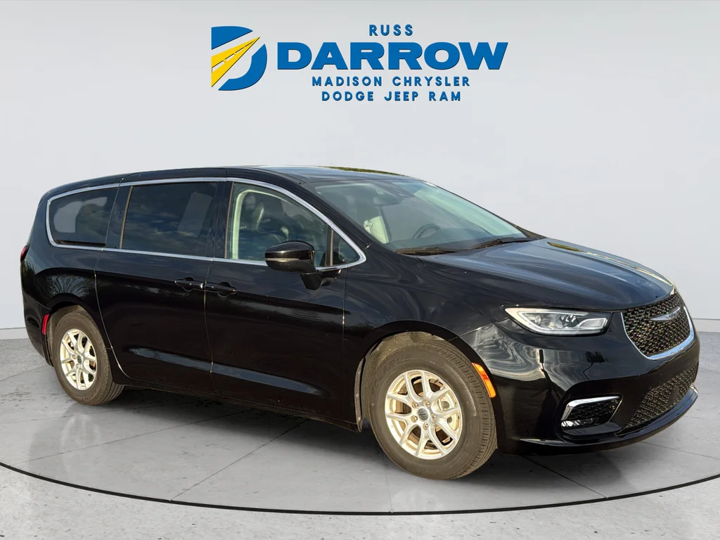 Used 2023 Black Chrysler Touring L image 7