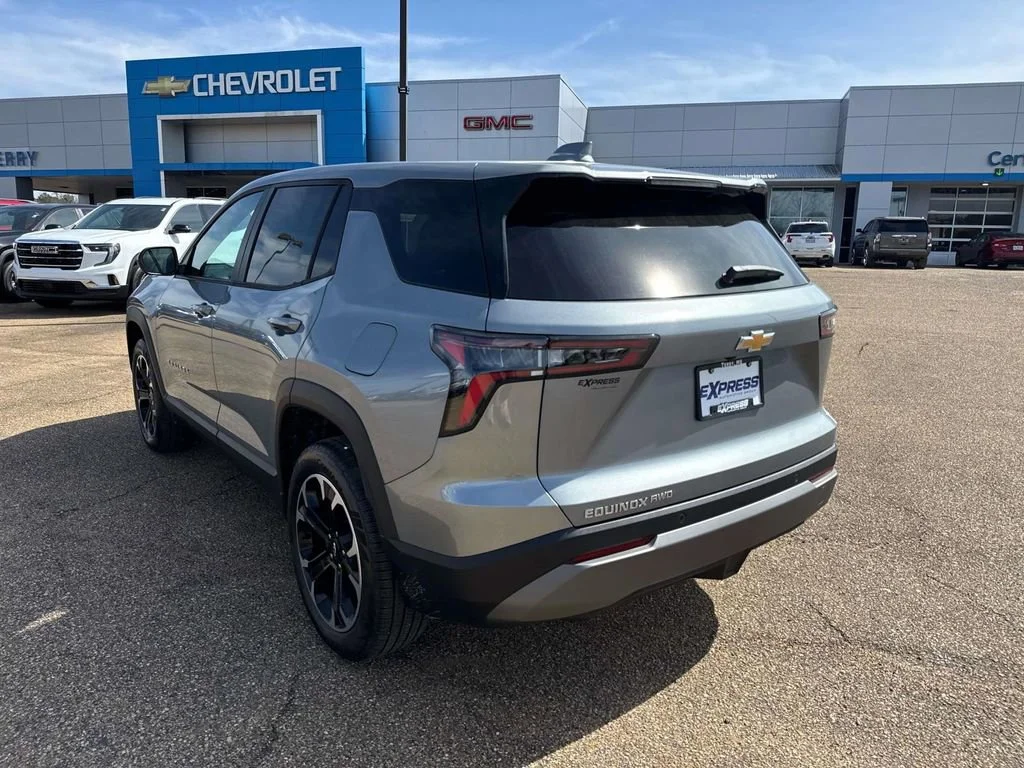 2026 Chevrolet Equinox LT - Photo 8