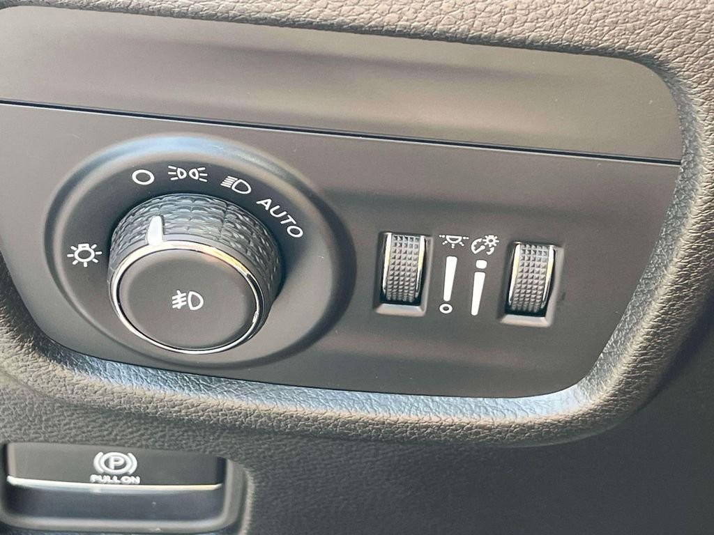 Used 2024 Silver Jeep Limited image 29