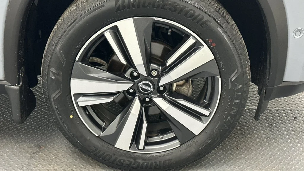 Used 2023 Gray Nissan Platinum image 21