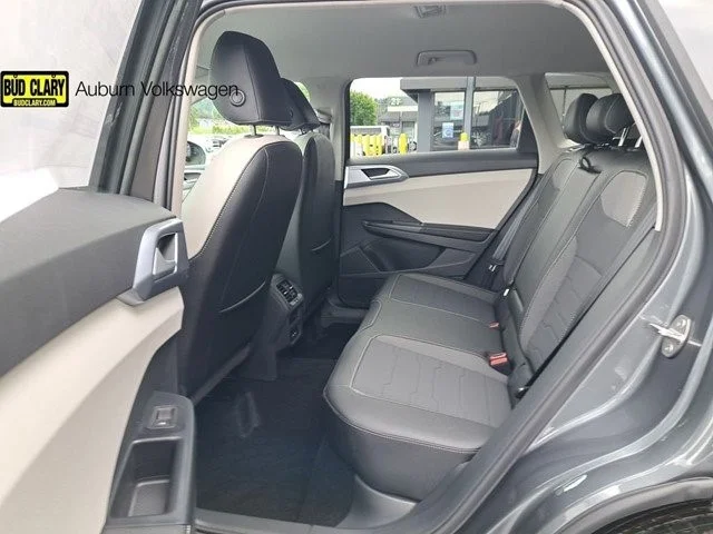 New 2026 Platinum Gray Metallic Volkswagen 1.5T SE image 21