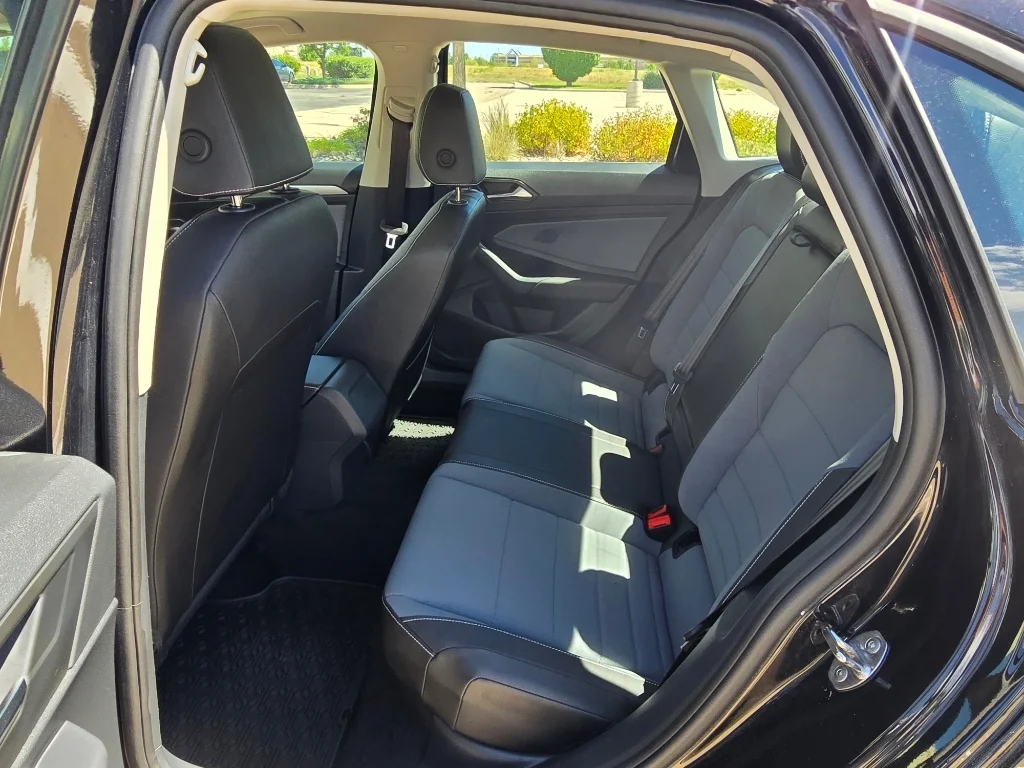 Used 2025 Deep Black Pearl Volkswagen SE image 15