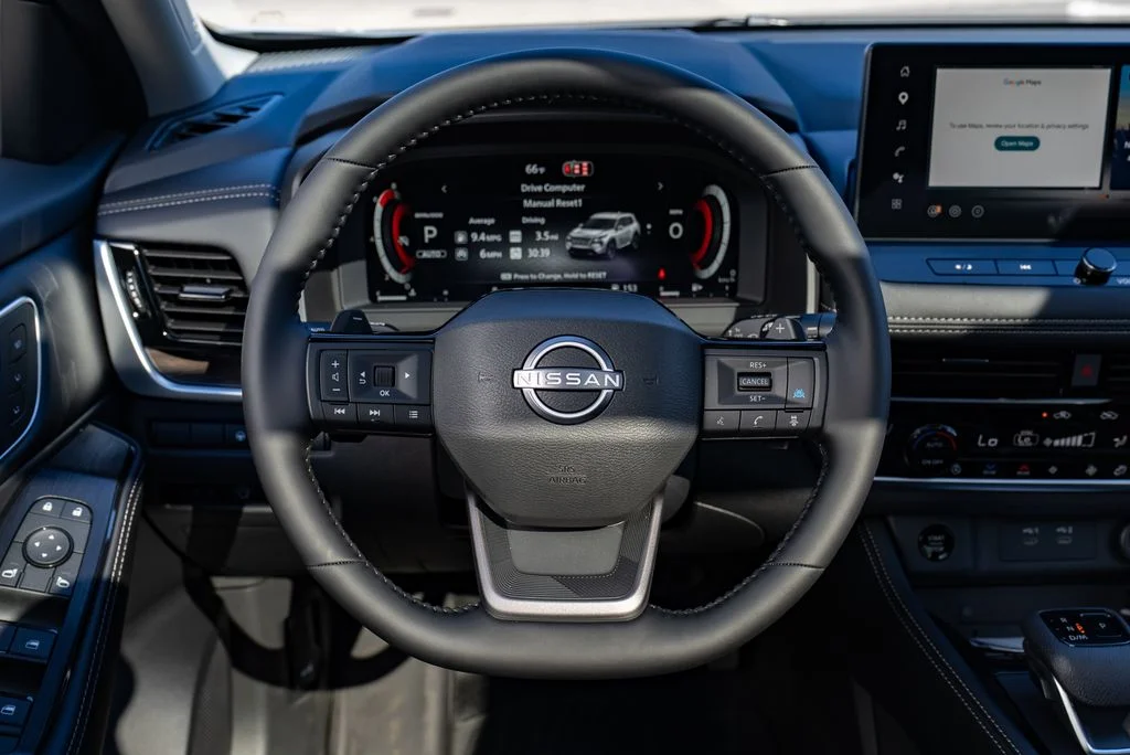 New 2026 Boulder Gray Pearl / Super Black Two-tone Nissan Platinum image 13