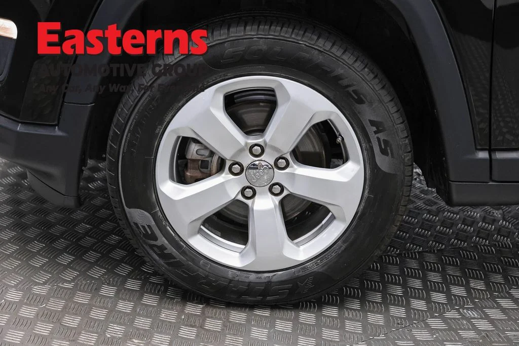 Used 2018 Black Jeep Latitude image 33