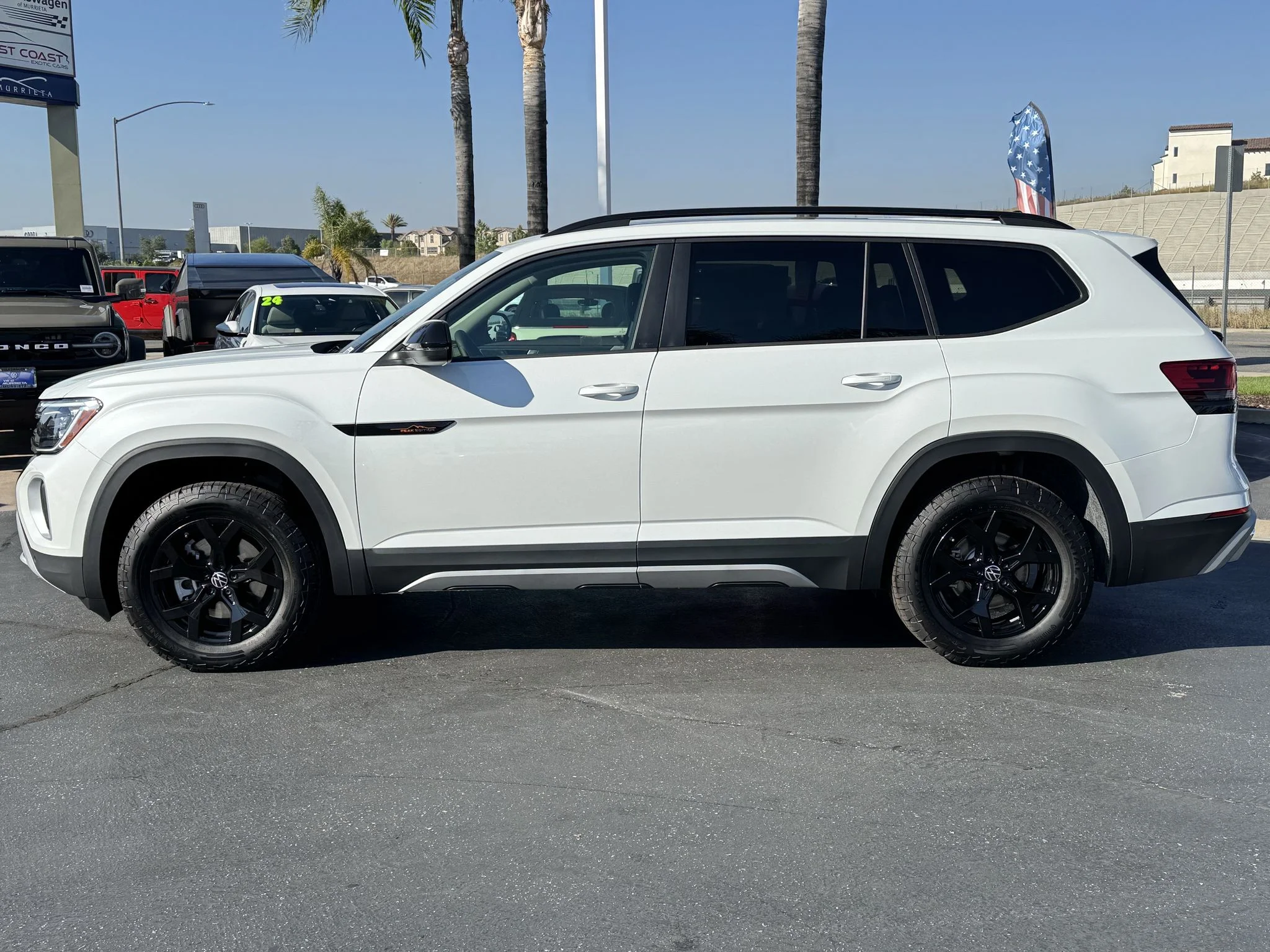 New 2026 Opal White Pearl Volkswagen 2.0T Peak Edition image 4
