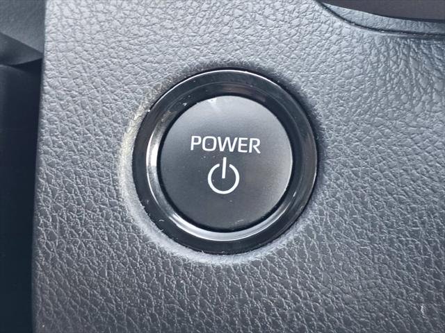 Certified Used 2025 WIND CHILL PEARL Toyota  image 32