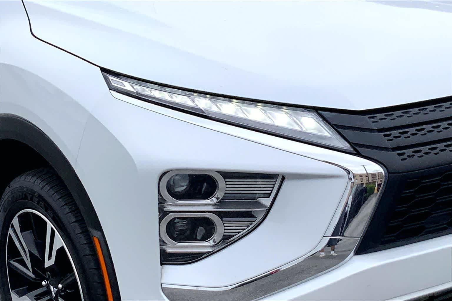 Used 2024 White Diamond Mitsubishi SE image 24