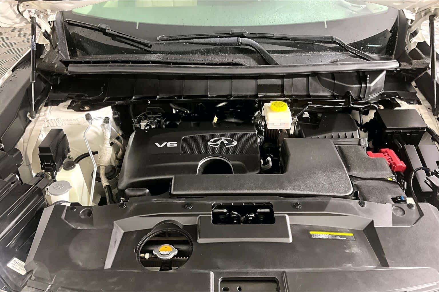 Used 2023 Majestic White INFINITI LUXE image 30